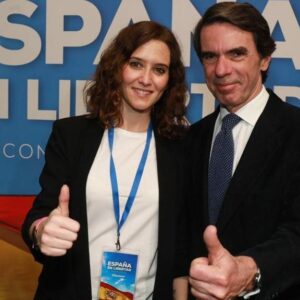 Isabel Díaz Ayuso está usando un coche público con chófer al que no tiene derecho