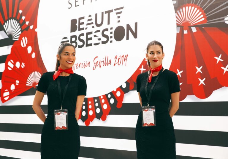 Azafatas y promotoras para distinguir tu evento