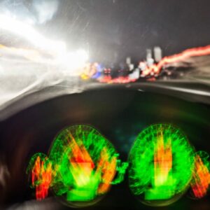 Los coches nuevos en 2022 no arrancarán si vas alicatado, bebiéndote los charcos o abrazando farolas