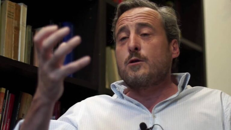 El principal asesor de Santiago Abascal atacó junto a otro ultra a Pablo Iglesias