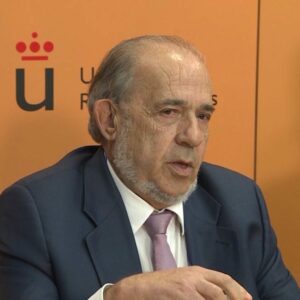 Muere Enrique Álvarez Conde, exdirector del máster falso de Cifuentes