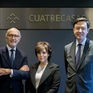 Las 139 puertas giratorias de ministros y altos cargos en cinco años ponen en evidencia al Congreso