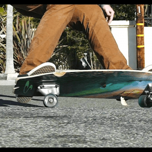 ¿Buscando un nuevo deporte para este verano? Apúntate al surfskate
