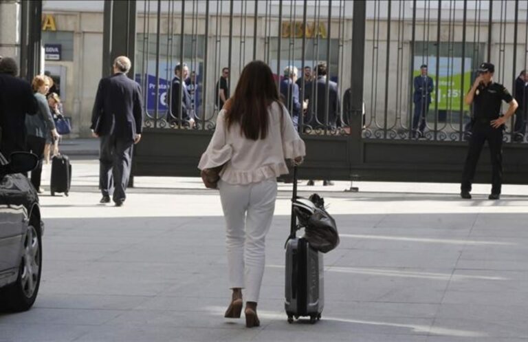 ¿Senadores, diputados y concejales tendrán que fichar para que se controle su horario laboral?