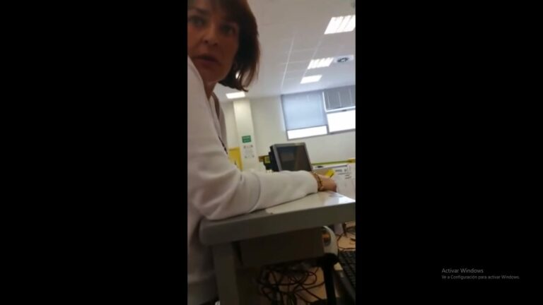 Es mentira que una mujer de izquierdas entregara un taco de votos, el vídeo es de 2015 y está vinculado al PP