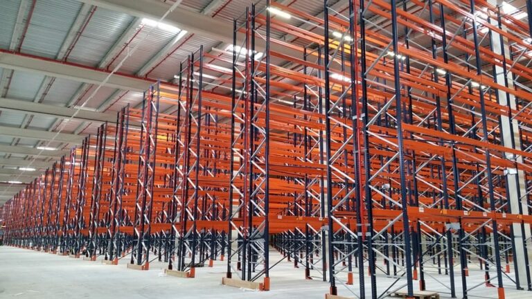 El grandísimo auge de las naves industriales en la periferia de Madrid