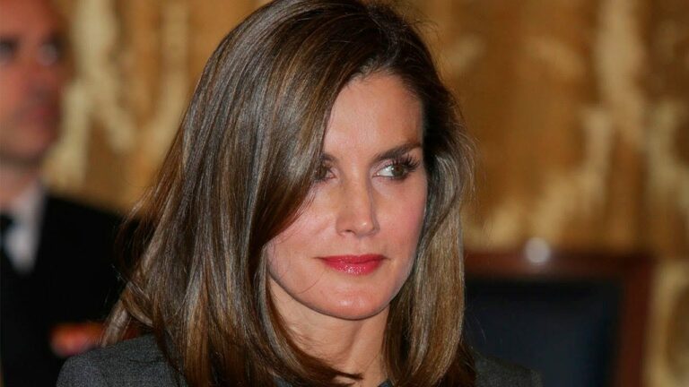 Letizia a unos empleados: "Ya estáis mirando en vez de trabajar"