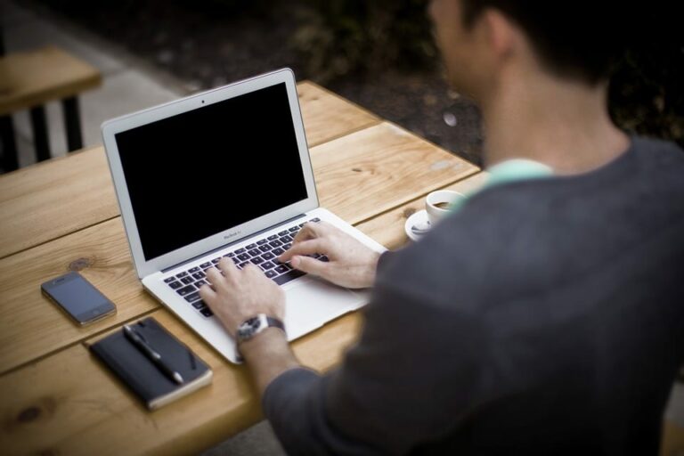 Cursos y recursos que ayudan a mejorar las oportunidades de empleo