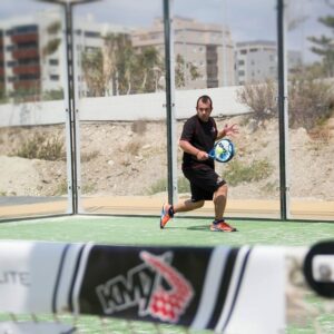 El pádel está de moda, ¡súmate a esta tendencia deportiva!