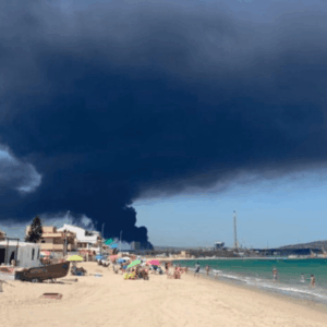Ecologistas denuncian graves deficiencias en la gestión del incendio de Indorama