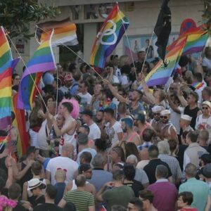 VOX se hace la foto en el Orgullo de Torremolinos, bandera del turismo LGTBI en España