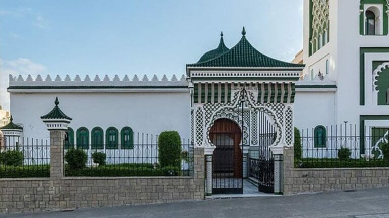 Posible atentado terrorista en Ceuta contra una mezquita cuando varias personas salían de rezar