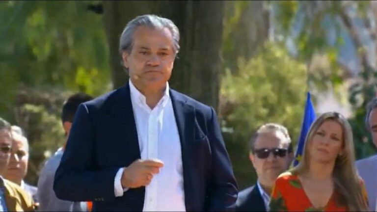 Marcos de Quinto y su combo veraniego: Chávez, ultraizquierda, Macron, PSOE y dictadura en un solo tuit