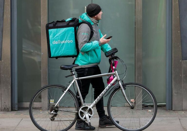 UGT denuncia a Deliveroo por no pagar el Salario Mínimo Interprofesional a parte de sus trabajadores