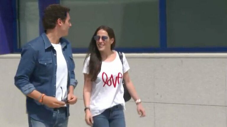 Albert Rivera sale del hospital acompañado de Malú tras permanecer ingresado por una gastroenteritis aguda