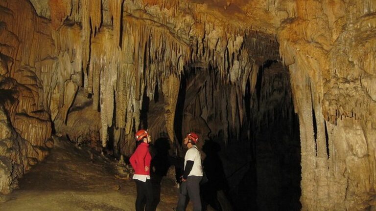 Localizan a las tres espeleólogas desaparecidas en la cueva de Coventosa, en Cantabria