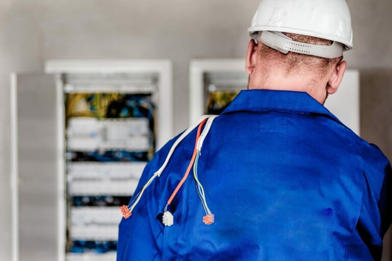 Cambiar la instalación eléctrica de una casa antigua, ¿qué debes saber?