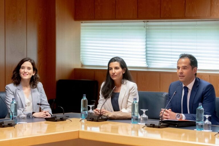 IU acusa a Ciudadanos de pactar en Madrid con "la nazi Rocío Monasterio"