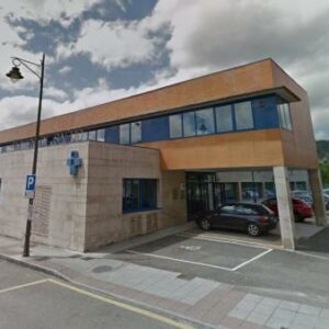 Lleva las cenizas de su esposa al médico asturiano que se negó a atenderla
