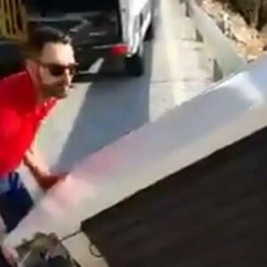 El tonto que se grabó tirando una nevera por un barranco, pierde su empleo y podría enfrentar una multa de 45 mil euros