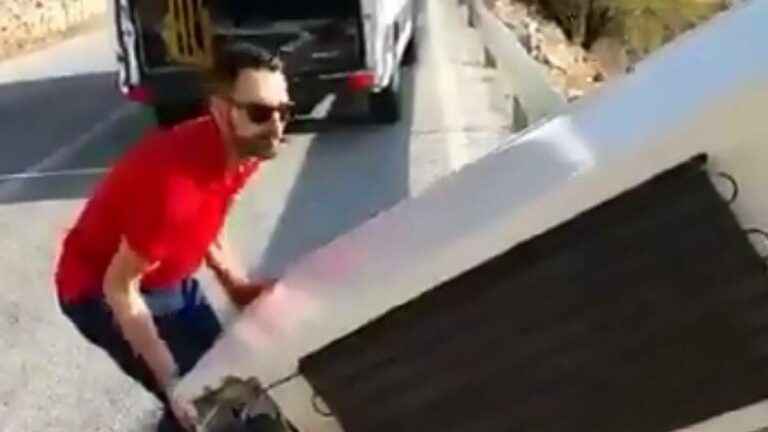 El tonto que se grabó tirando una nevera por un barranco, pierde su empleo y podría enfrentar una multa de 45 mil euros