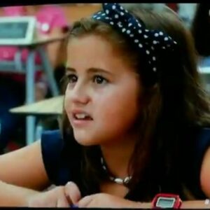 Niños reaccionan así a las palabras de Almeida, de visita en un colegio