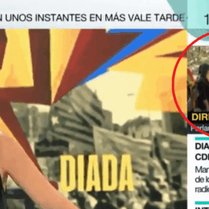 José Yélamo, el reportero pillado "calentando" a independentistas, dice que su gesto se ha "malinterpretado"