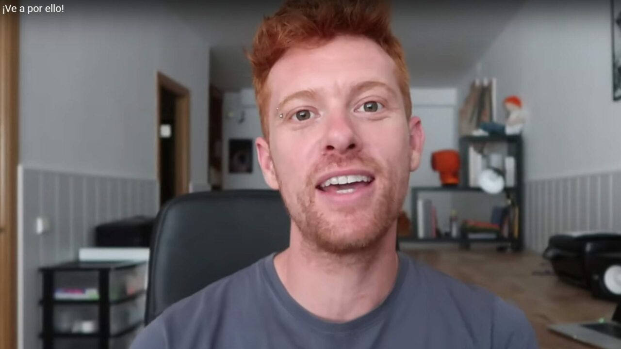 Un youtuber español te cobra 3.400 euros por un 'máster' "para ser feliz"