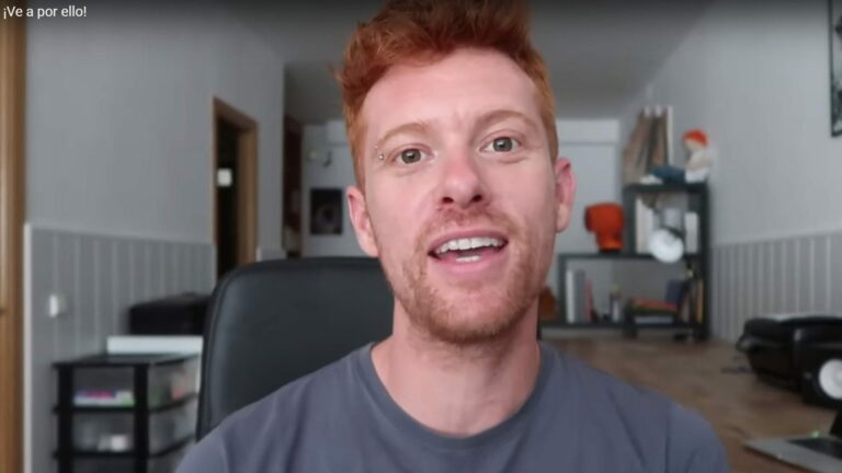 Un youtuber español te cobra 3.400 euros por un 'máster' "para ser feliz"