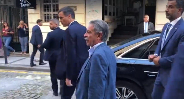 Revilla estalla contra un camarero que llamó "hijo de puta" a Pedro Sánchez
