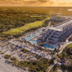 ESTUDIO Playa Mujeres es el primer hotel con el concepto de lujo relajado para familias, de la marca ATELIER de Hoteles