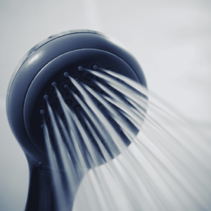 Tipos de mamparas para decorar tu cuarto de baño