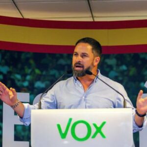 Una joven de 24 años hija de inmigrantes a Abascal: "Llevo más años cotizados que tú que tienes 43 años"