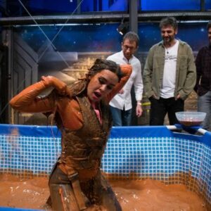 Las duras críticas al programa de Pablo Motos por meter a Cristina Pedroche en una piscina de barro