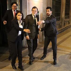 M. Rajoy escribe un libro y su título no es '¿Eh?', 'Ya veremos', 'Ya tal' o 'Viva el vino'