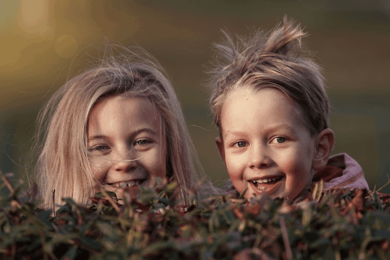 ¿Cómo garantizar la felicidad y el bienestar de nuestros hijos durante su infancia?