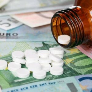 Las farmacéuticas suben el precio de los fármacos hasta en un 400% ante la inacción del Parlamento y el Gobierno