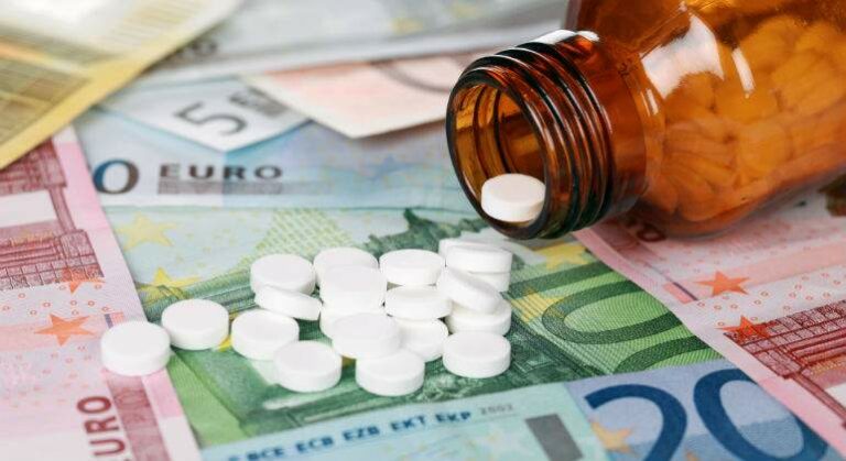 Las farmacéuticas suben el precio de los fármacos hasta en un 400% ante la inacción del Parlamento y el Gobierno