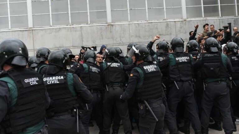Más de mil guardias civiles serán desplegados en Cataluña en las próximas horas