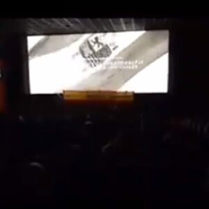 Vídeo: La ultraderecha desaloja un cine al grito de "¡Arriba España! ¡Una grande y libre! ¡Viva Cristo Rey!"