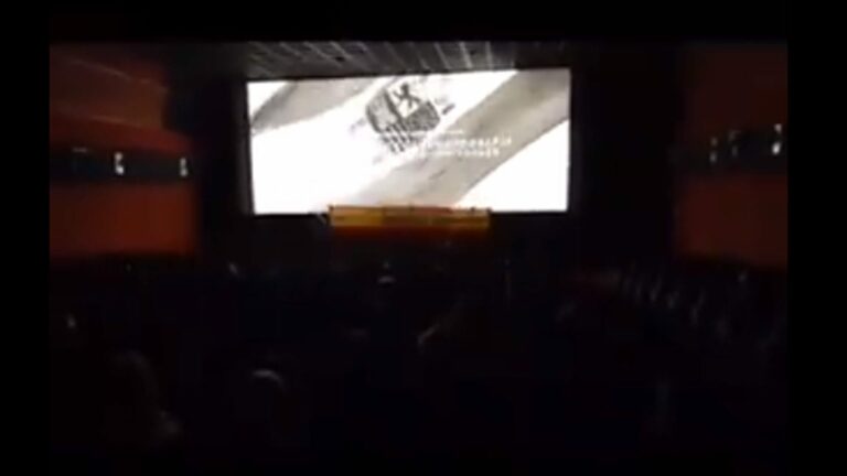Vídeo: La ultraderecha desaloja un cine al grito de "¡Arriba España! ¡Una grande y libre! ¡Viva Cristo Rey!"
