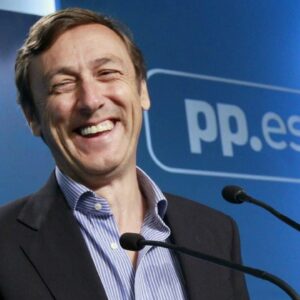 Rafael Hernando echa la culpa del accidente del paracaidista a Pedro Sánchez y las redes le responden