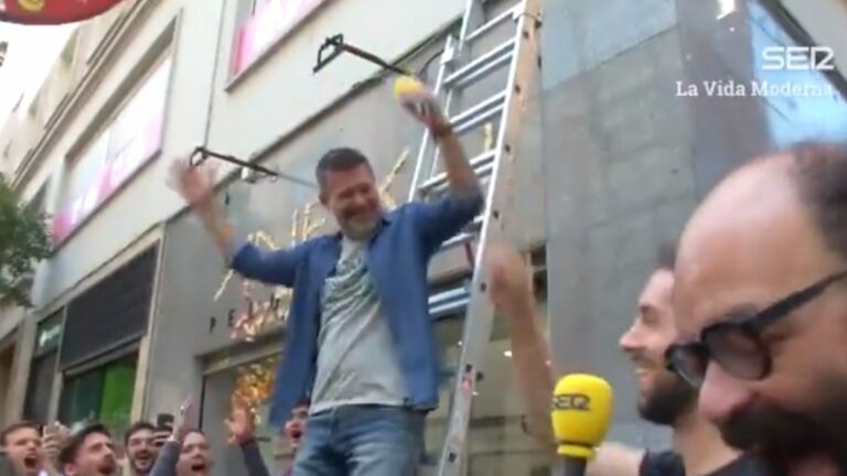 Vídeo: La Vida Moderna "asalta" la sede de UPyD al grito de "¡Con Rivera no!"