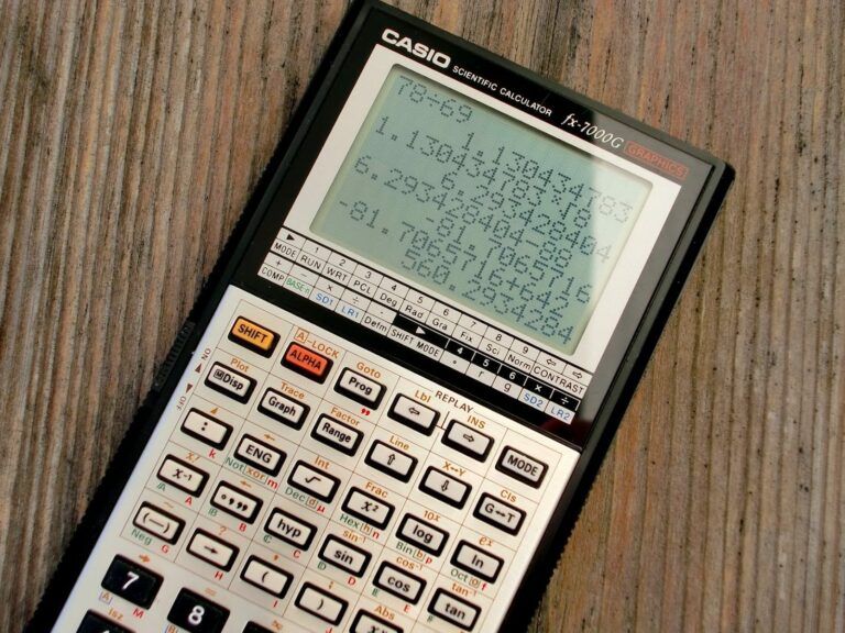 Un acceso a internet de forma controlada ayuda con la formación académica de los jóvenes
