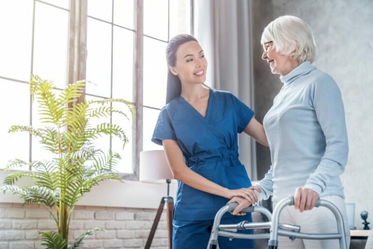 Grupo Reifs Maracena, trato afectuoso y centrado en las personas de la tercera edad