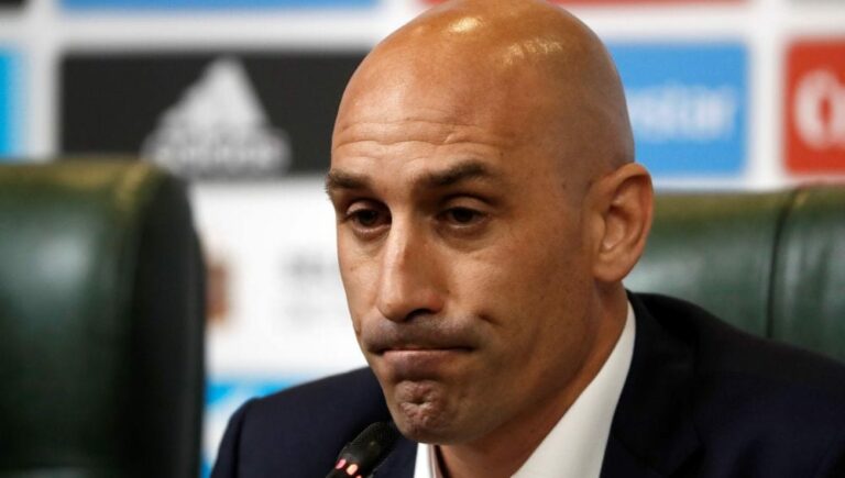 La Fiscalía acusa a Luis Rubiales de agredir a una mujer