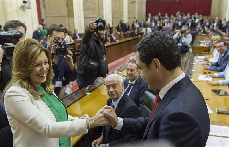 Susana Díaz y Juanma Moreno en el Parlamento andaluz. 
