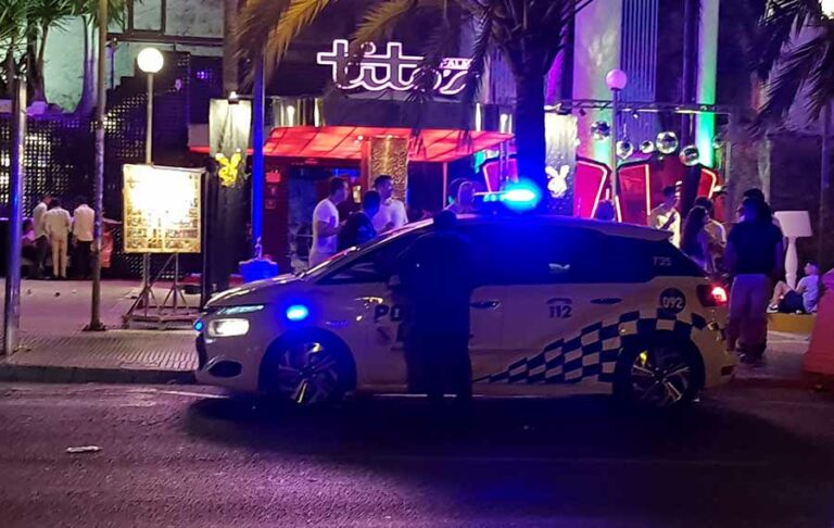 Once policías procesados por fiestas gratuitas con cocaína y prostitutas en la discoteca Tito's de Palma
