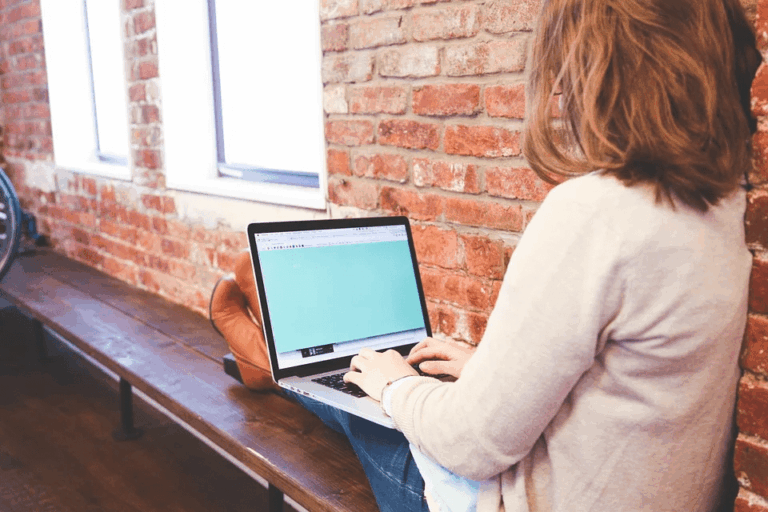 Los beneficios y las desventajas de optar por una formación online