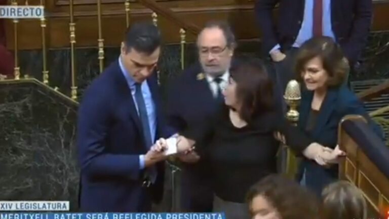 Adriana Lastra se cae en el Congreso y abandona el Hemiciclo en silla de ruedas
